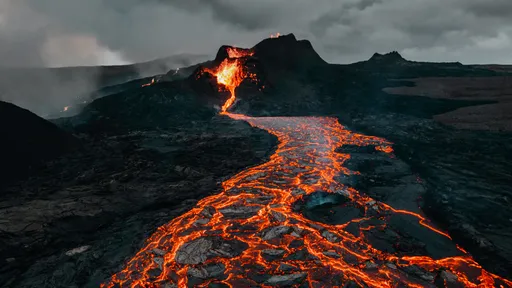 Qual a temperatura da lava de um vulcão?