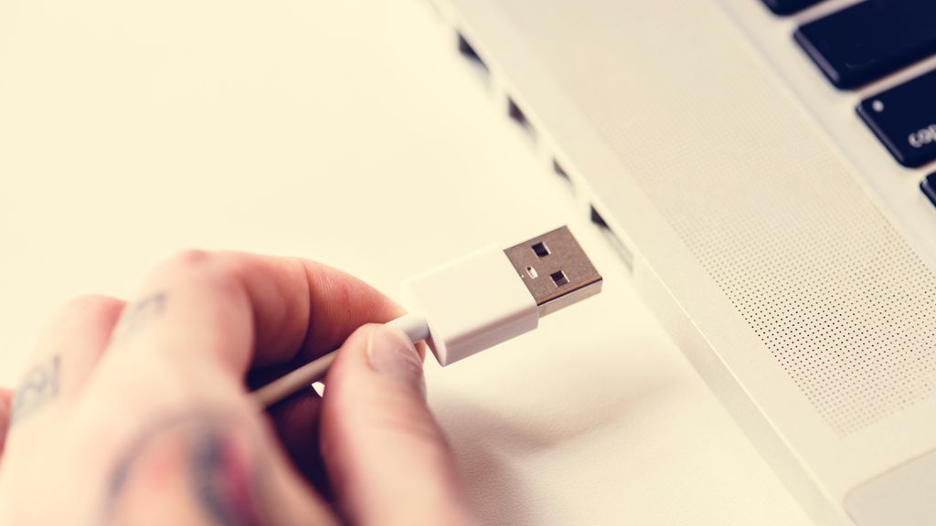 O USB-A ainda é usado atualmente, sendo bastante popular (imagem/Rawpixel - Envato Elements)