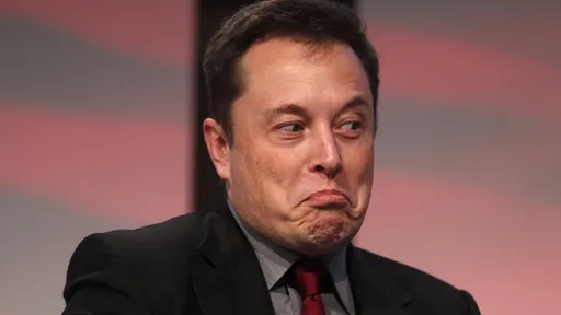 Elon Musk apaga páginas da Tesla e SpaceX do Facebook após desafio no Twitter