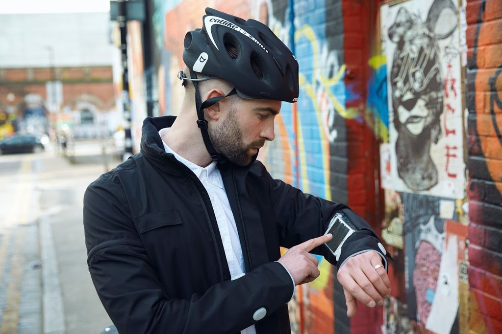 Ford cria jaqueta inteligente focada na segurança dos ciclistas