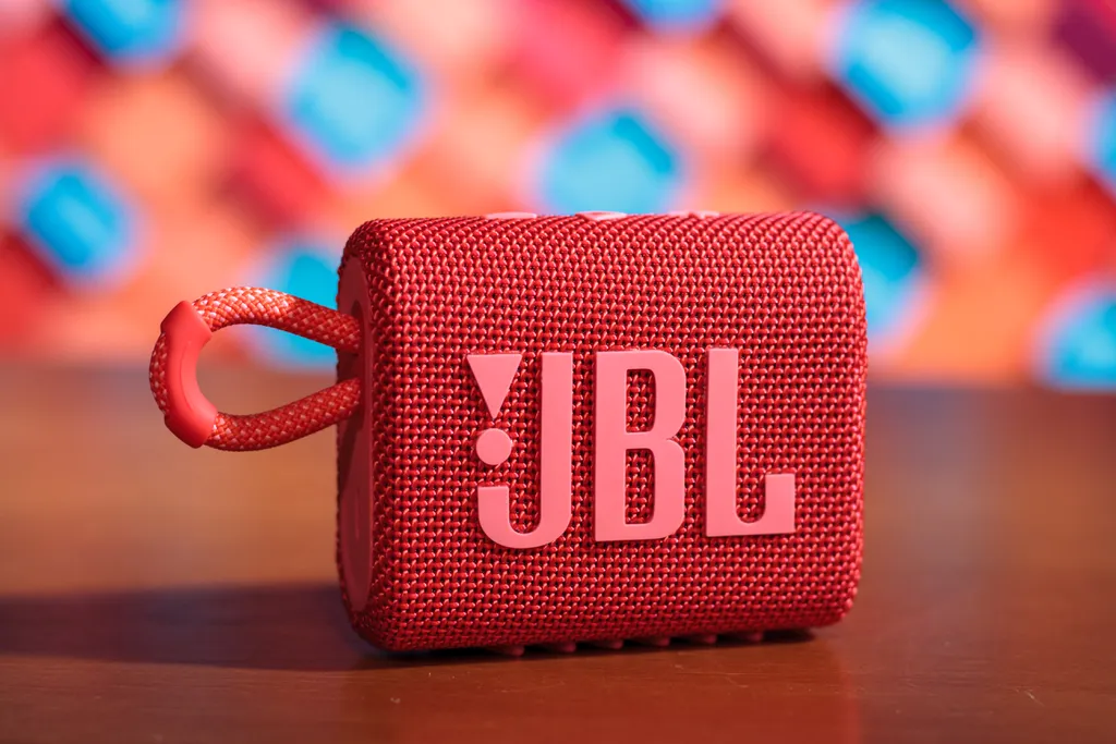 A JBL GO 3 é uma caixa de som ideal para viagens por conta de seu tamanho diminuto (Imagem: Canaltech)