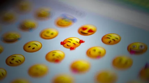 WhatsApp deve permitir reagir a mensagens com emojis no estilo Instagram