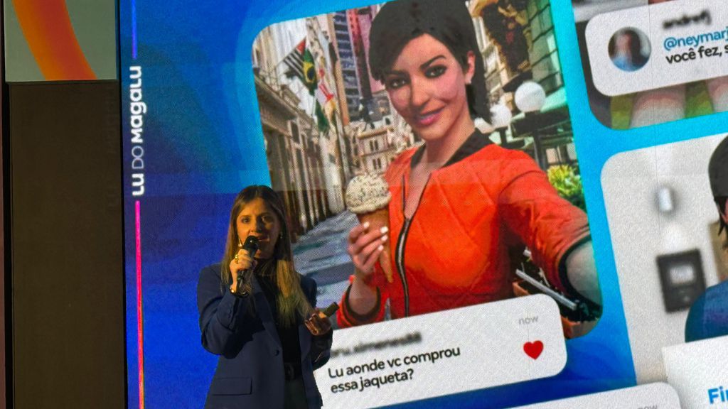 Aline Izo em painel sobre a Lu do Magalu Gramado Summit