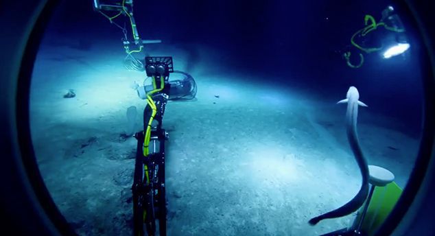 Submarino na região das Fossas Marianas (Imagem: Reprodução/Deepsea Challenge)
