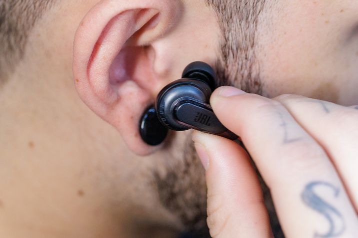 JBL Tour Pro 2 fones