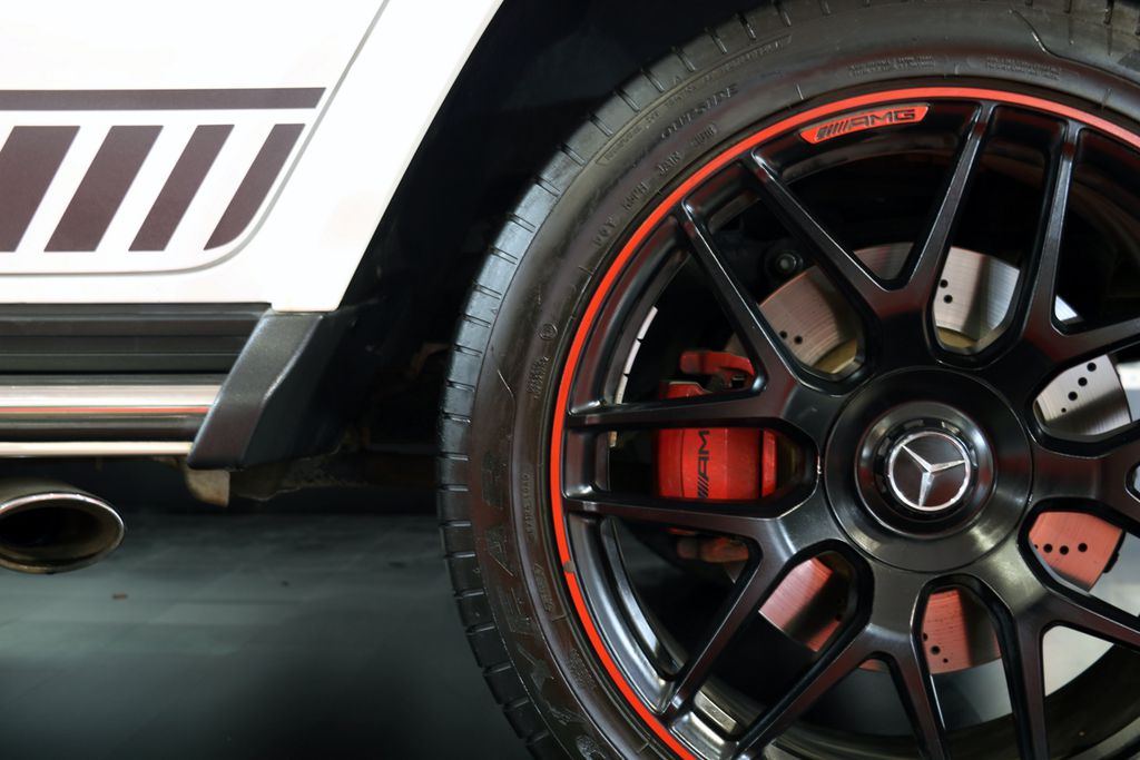 Existem diferentes tipos de pneus para carros, motos, caminhões e outros veículos (Imagem: Yash Savla/Unsplash/CC)