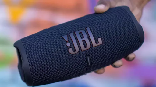 JBL lança caixa de som Charge 5 no Brasil com novos recursos de conectividade