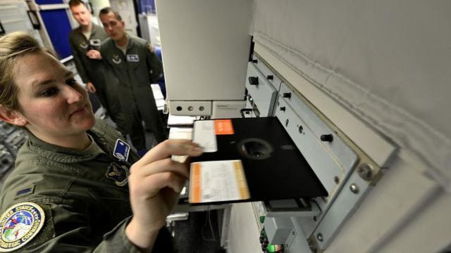 Mísseis nucleares são realmente controlados por disquetes?