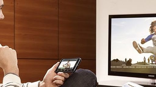 Cresce hábito de assistir TV e usar redes sociais ao mesmo tempo