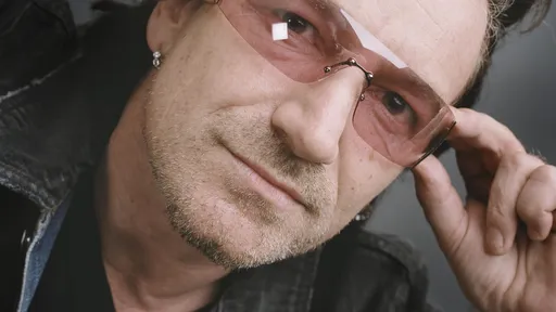 Facebook rende mais dinheiro para Bono Vox do que o U2