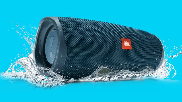 PODEROSA | Caixa de som JBL Charge 4 com Bluetooth e à prova d'água só R$ 674,99