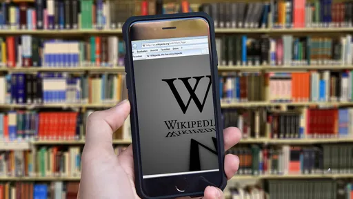 Cofundador da Wikipédia diz que a plataforma não é mais confiável