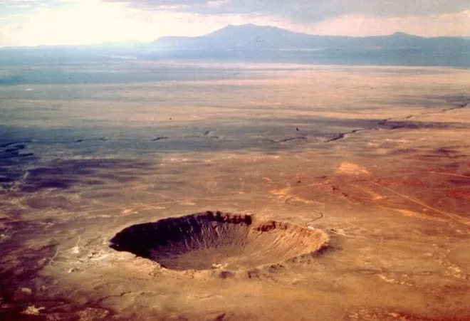 A cratera Barringer, no Arizona, se formou há cerca de 50 mil anos, e contém quartzo (Imagem: Reprodução/US Geological Survey)