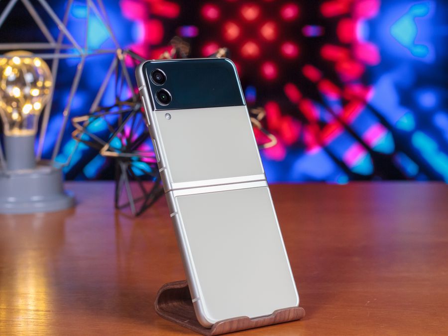 Galaxy Z Flip 4 aparece em certificação com informações de