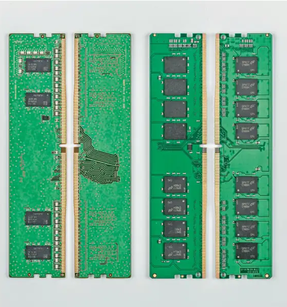 Uma memória RAM 1R (esquerda) e 2R (direita). (Imagem: Reprodução/Heise Magazine)