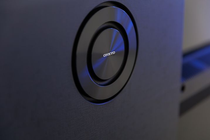 TCL 55C825 subwoofer traseiro