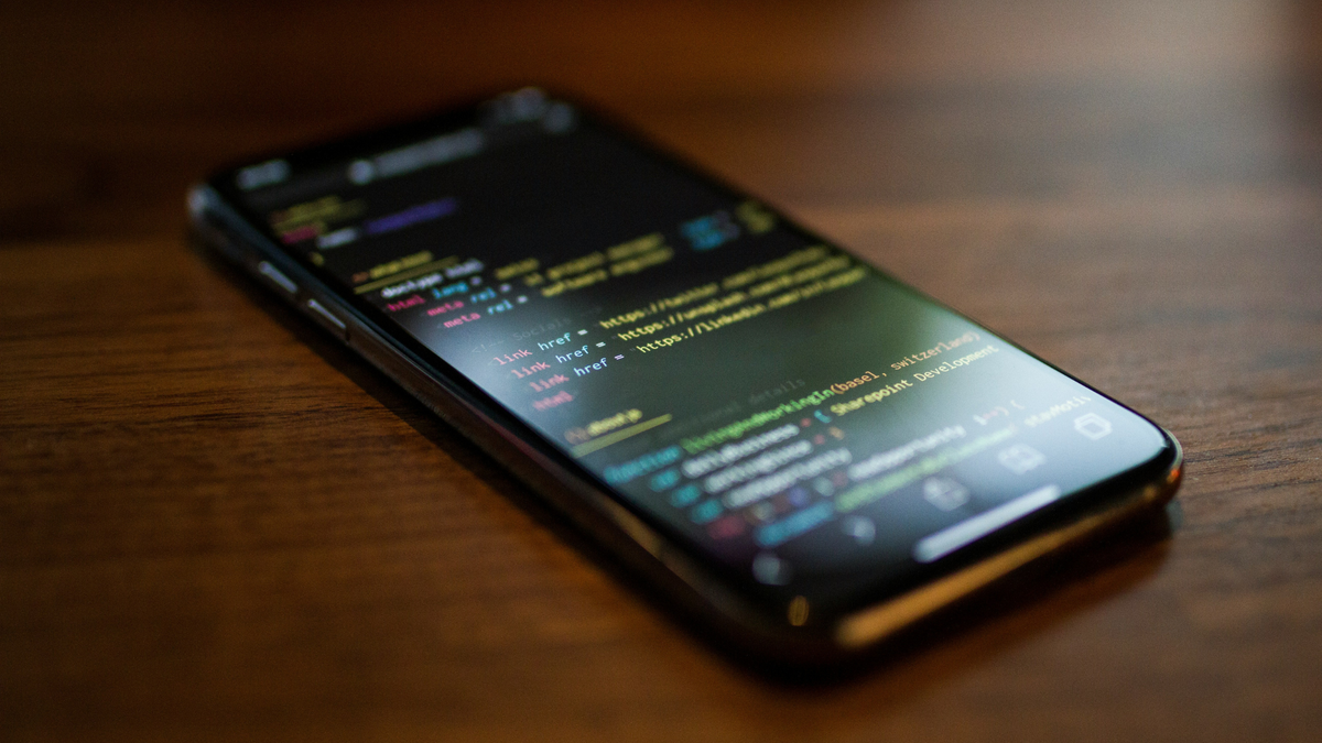 Meu celular foi hackeado? 9 sinais e o que fazer agora