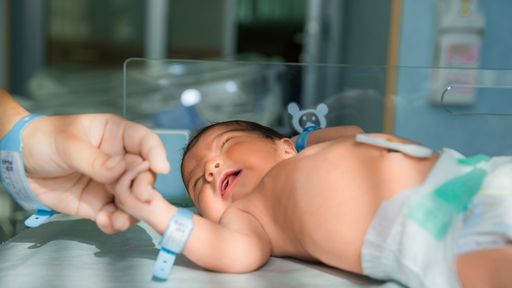 Remédio mais caro do mundo será usado para tratar bebê com atrofia rara