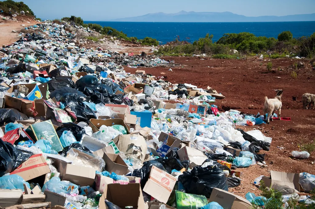 A natureza de todo lixo encontrado no mar é humano. Quanto a isso não restam dúvidas (Imagem: Reprodução/Reprodução/Antoine Giret/Unsplash)