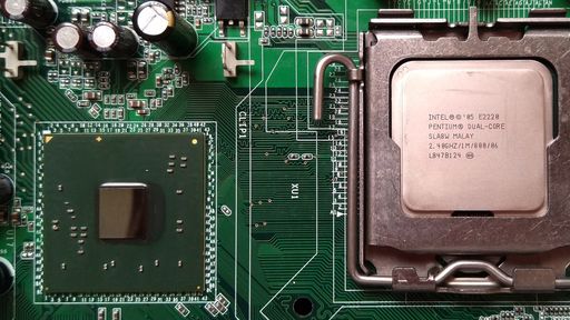 Escassez global de chips atrasa e até paralisa produção de eletrônicos no Brasil