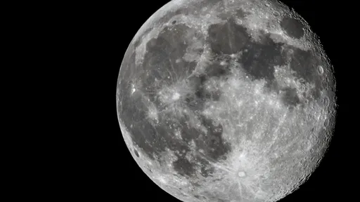 Vídeo mostra a "dança" da Lua no céu ao longo de um ano