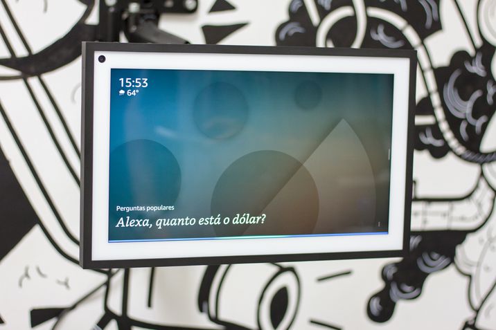 Echo Show 15 tela