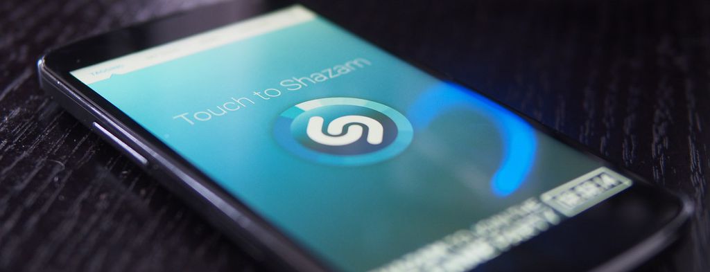 Adquirido pela Apple por US$ 400 milhões, Shazam parece agora ter dois destinos razoáveis: continuar como aplicação independente, ou ser incorporado em algum outro produto da Maçã. (Imagem: reprodução/Shazam).