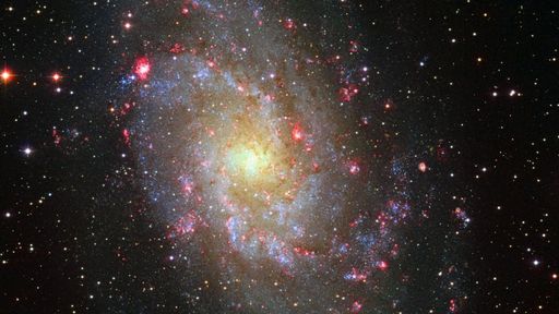 Astrônomo amador descobre galáxia anã que pode ser satélite da M33