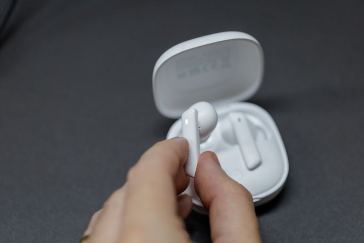 QCY Melobuds ANC fones uso