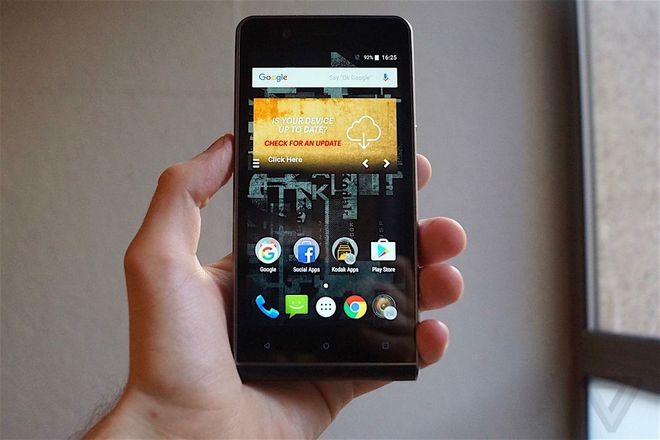 De frente, o Ektra parece com a maioria dos aparelhos Android atualmente disponíveis no mercado