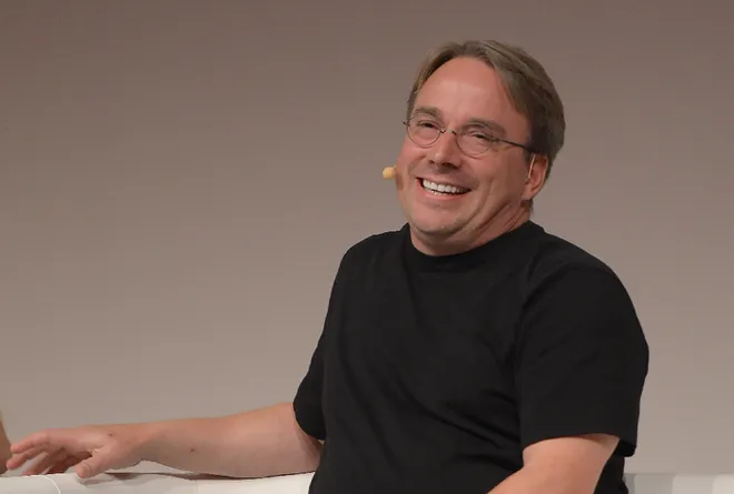 O Linux e o projeto comandado por Linus Torvalds seguem caminhos distintos (Imagem: Kdr/Wikipédia)