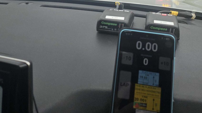 Peugeot 208 e Peugeot 2008 Hybrid - Rally urbano