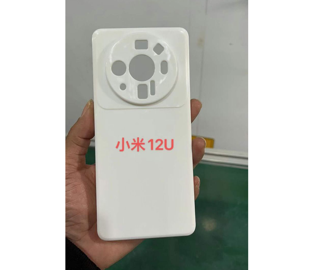 Capa de proteção revela possível design final do Xiaomi 12 Ultra (Imagem: Reprodução/Weibo)