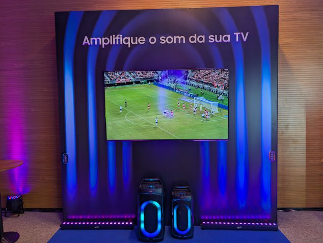 Caixas de som Samsung Sound Tower ST50F e ST40F