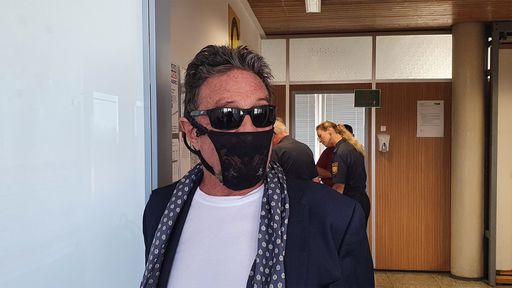 É Fake! Prisão de John McAfee com calcinha no rosto era apenas uma piada