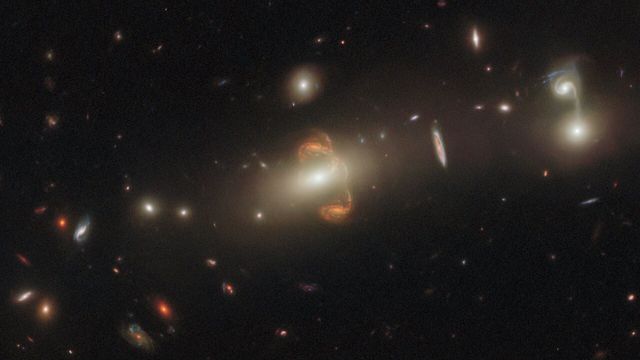ESA/Hubble/NASA/J. Rigby