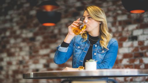 Se depender apenas do cérebro, mulheres podem consumir mais álcool que homens