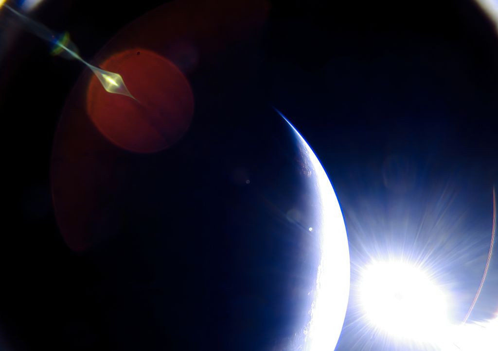 Esta foi a primeira foto da Terra tirada pela LightSail 2 no dia 7 de julho, ainda em uma posição visualmente não muito bacana (Foto: Sociedade Planetária)