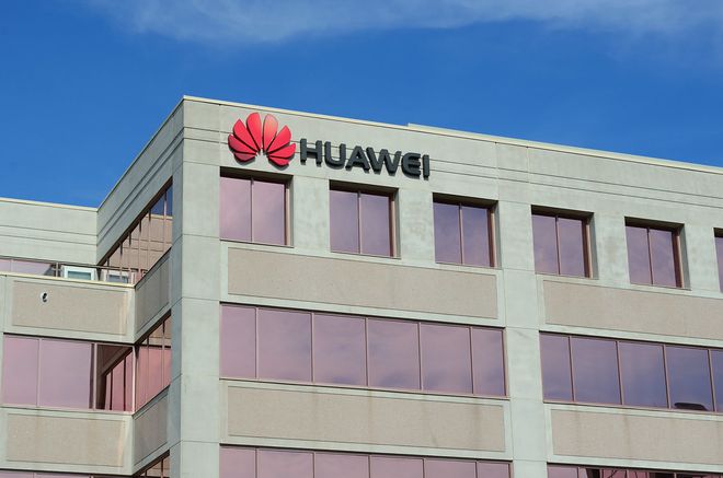A Huawei é a empresa que mais vem sofrendo com a guerra comercial entre EUA e China (Reprodução/Open Grid Scheduler)