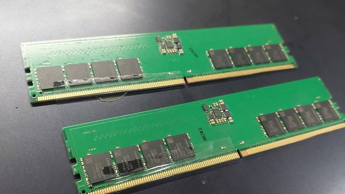 The HUDIMM Standard: A Strategic Retreat in Memory Architecture