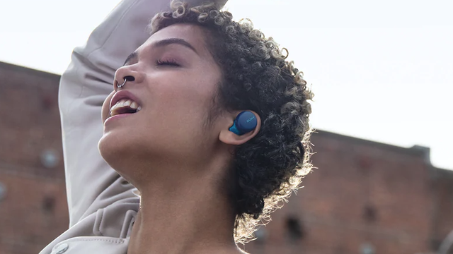 Sony lança três fones de ouvido intermediários no Brasil