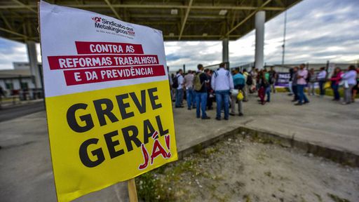 #BrasilEmGreve vs #euvoutrabalhar: Greve geral vira briga no Twitter