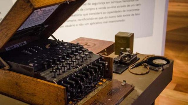 Enigma, máquina de criptografia nazista, é leiloada por R$ 165 mil