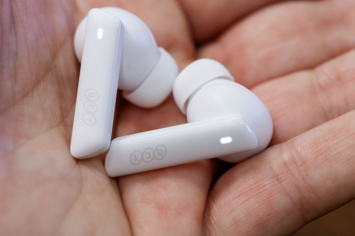 QCY Melobuds ANC fones uso