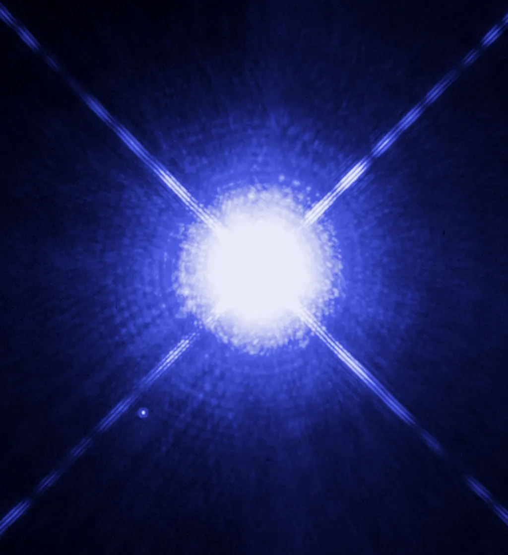 Sirius A, a estrela mais brilhante do céu, junto de Sirius B (Imagem: Reprodução/NASA, ESA, H. Bond (STScI), M. Barstow (University of Leicester)
