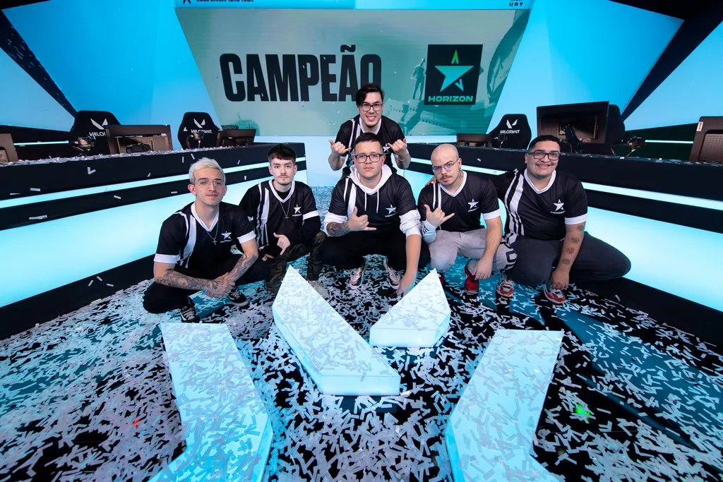 Stars Horizon, equipe vencedora da Elite Cup, campeonato oficial de VALORANT comandado pela Gamersclub. (Imagem: Bruno Alvares/Riot Games Brasil)