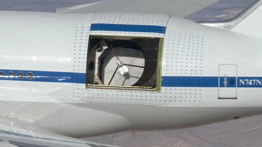 O telescópio infravermelho a bordo do Boeing 747 (Imagem: Reprodução/Carla Thomas/NASA)