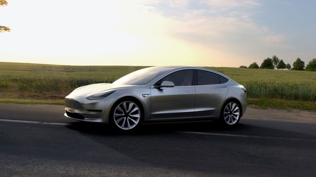 Elon Musk crê que humanos são melhores que máquinas para a produção na Tesla