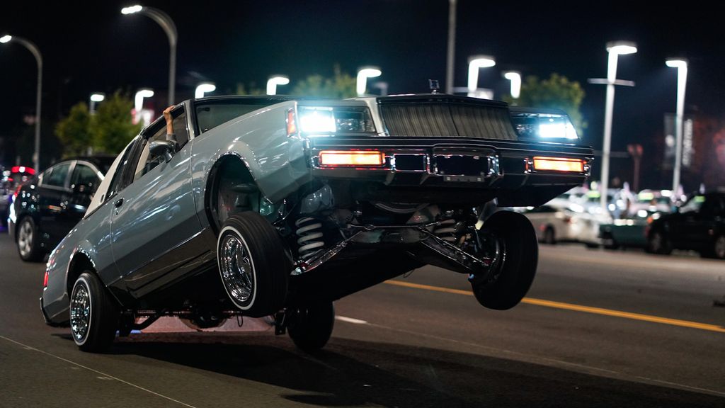 Carros mais potentes, que passam dos 200 km/h, precisam de gasolina com alta octanagem para melhor desempenho (Imagem: Wirestock/Freepik/CC)