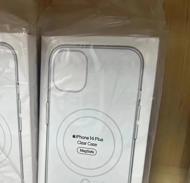 Foto mostra suposta capa MagSafe do iPhone 14 com tela de 6,7 polegadas (Imagem: Reprodução/Tommy Boi)